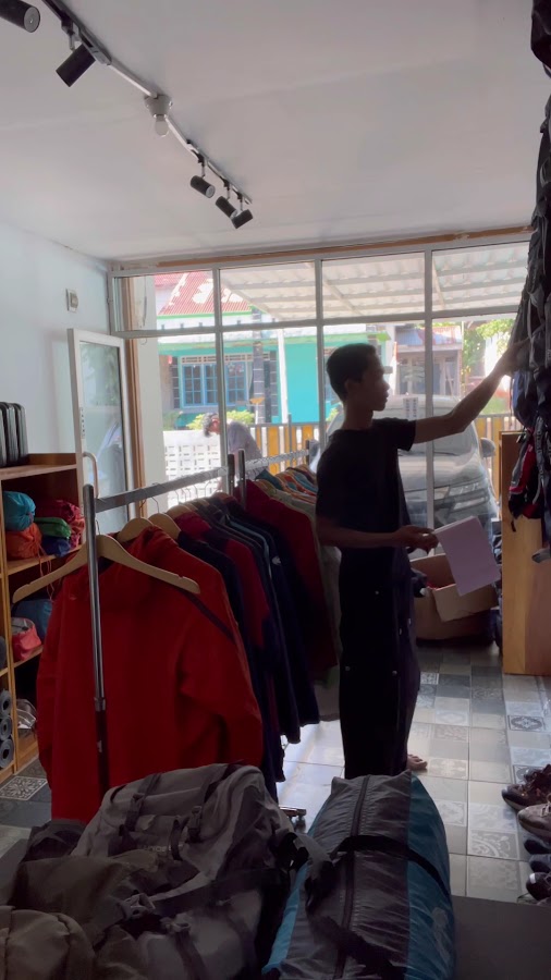 ABANG PETUALANG_