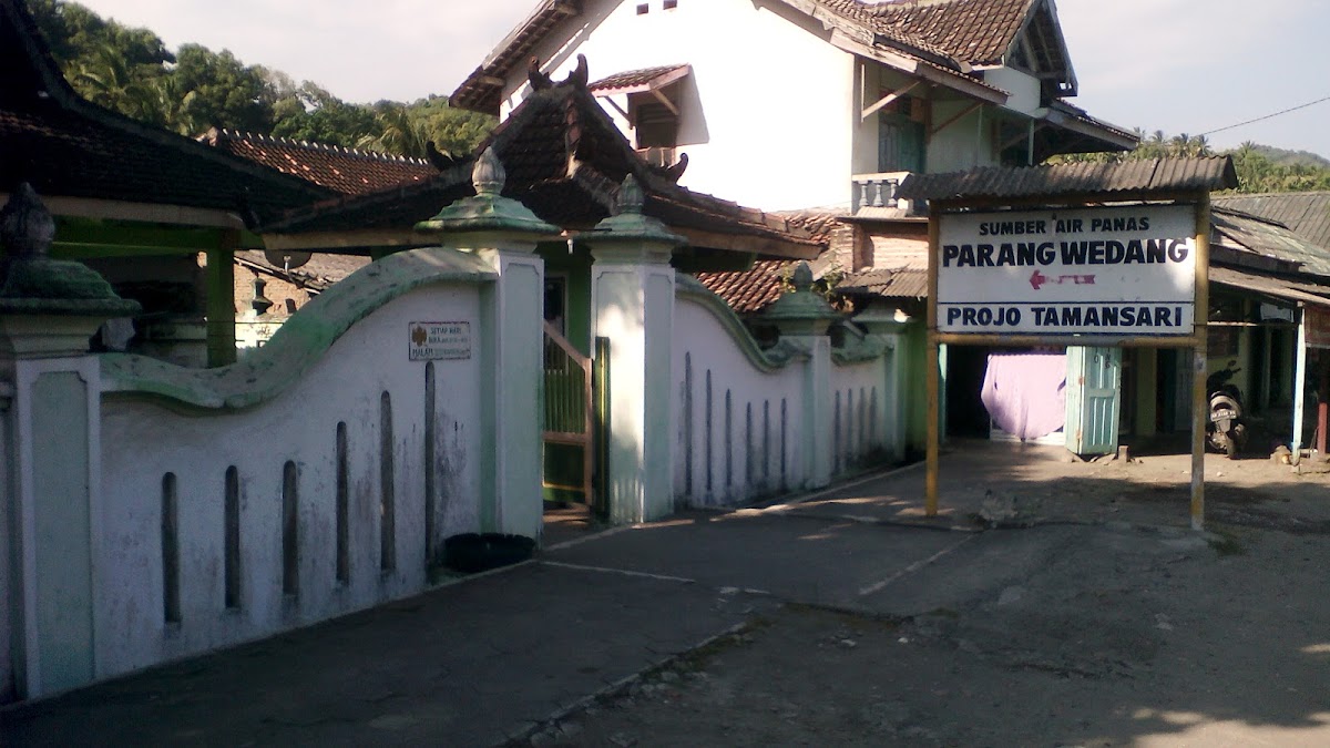 Pemandian Air Panas Parangwedang