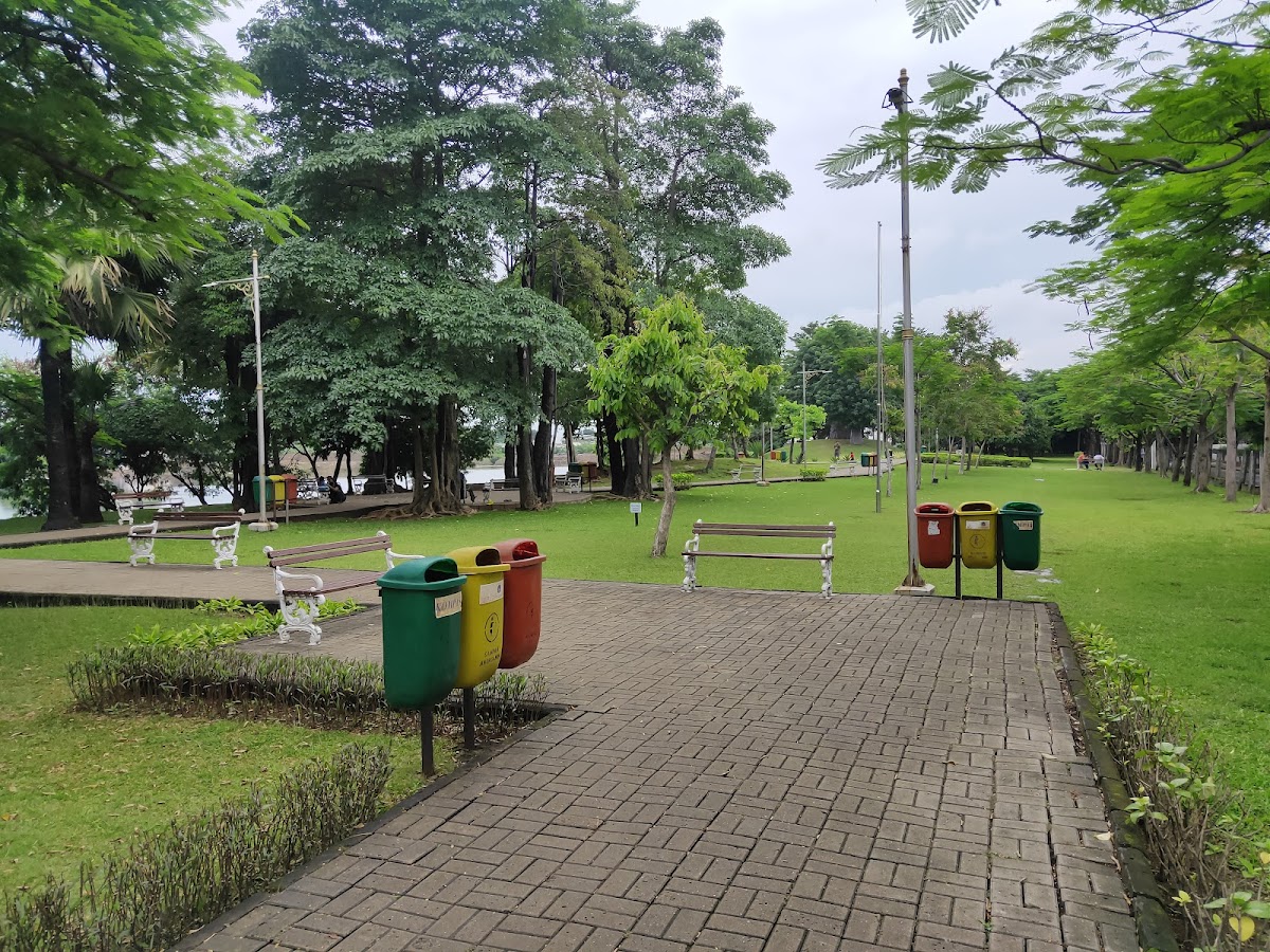 Taman Waduk Ria Rio