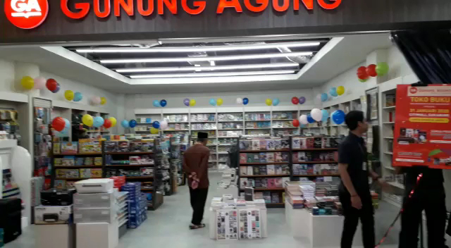 Toko Gunung Agung Kwitang 38
