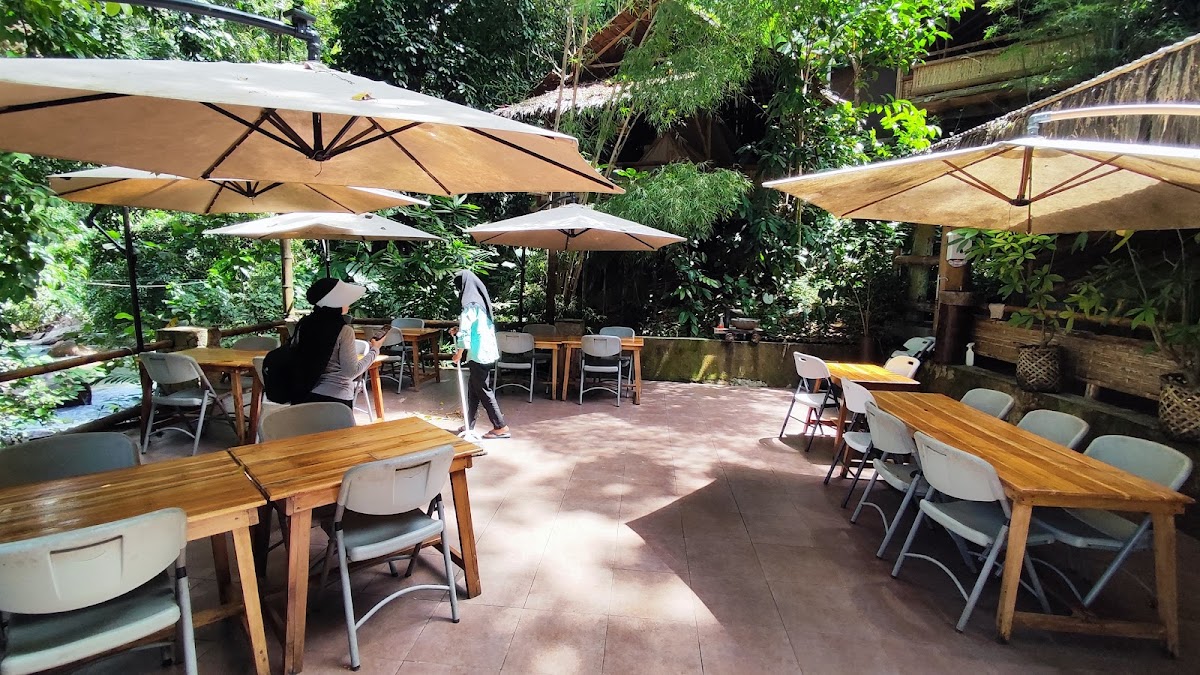 Bohulo Camp & Eatery