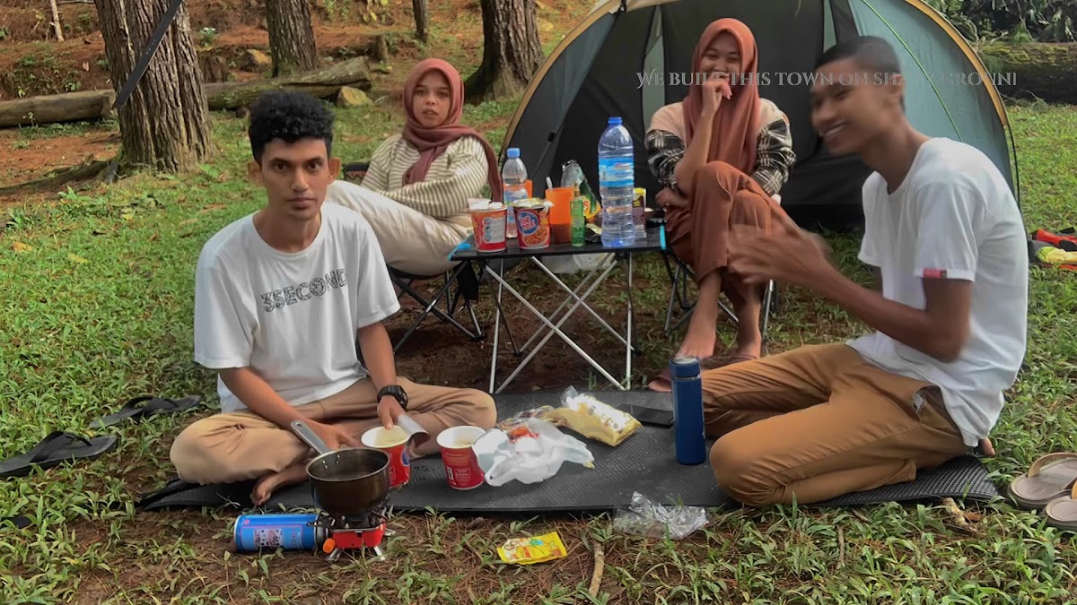 Puncak hutan pinus Dulamayo