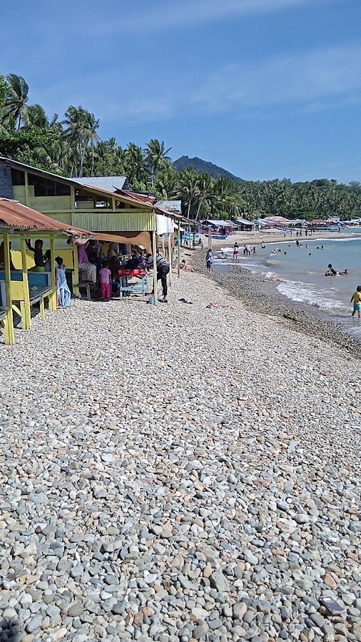 Pantai Botutonuo