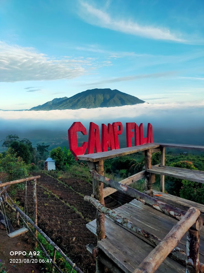 Camp pondok panorama lereng gunung masurai