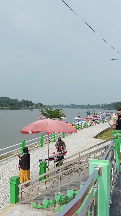 Wisata Danau Sipin Island