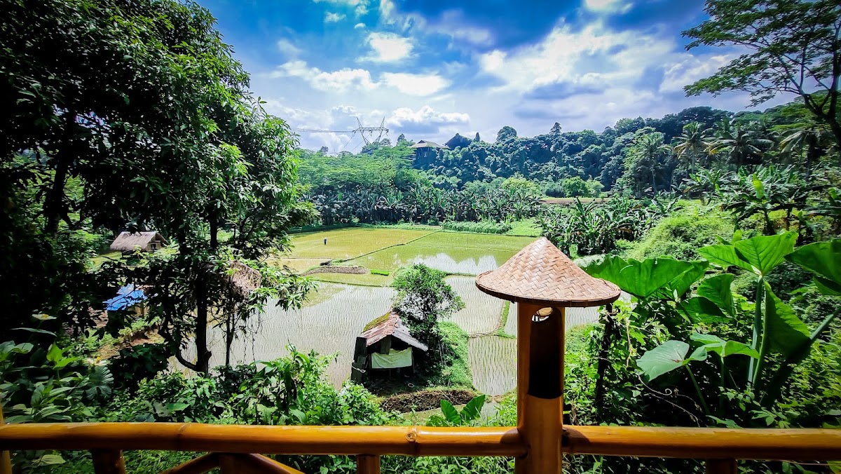 wisata alam bendungan sadawarna