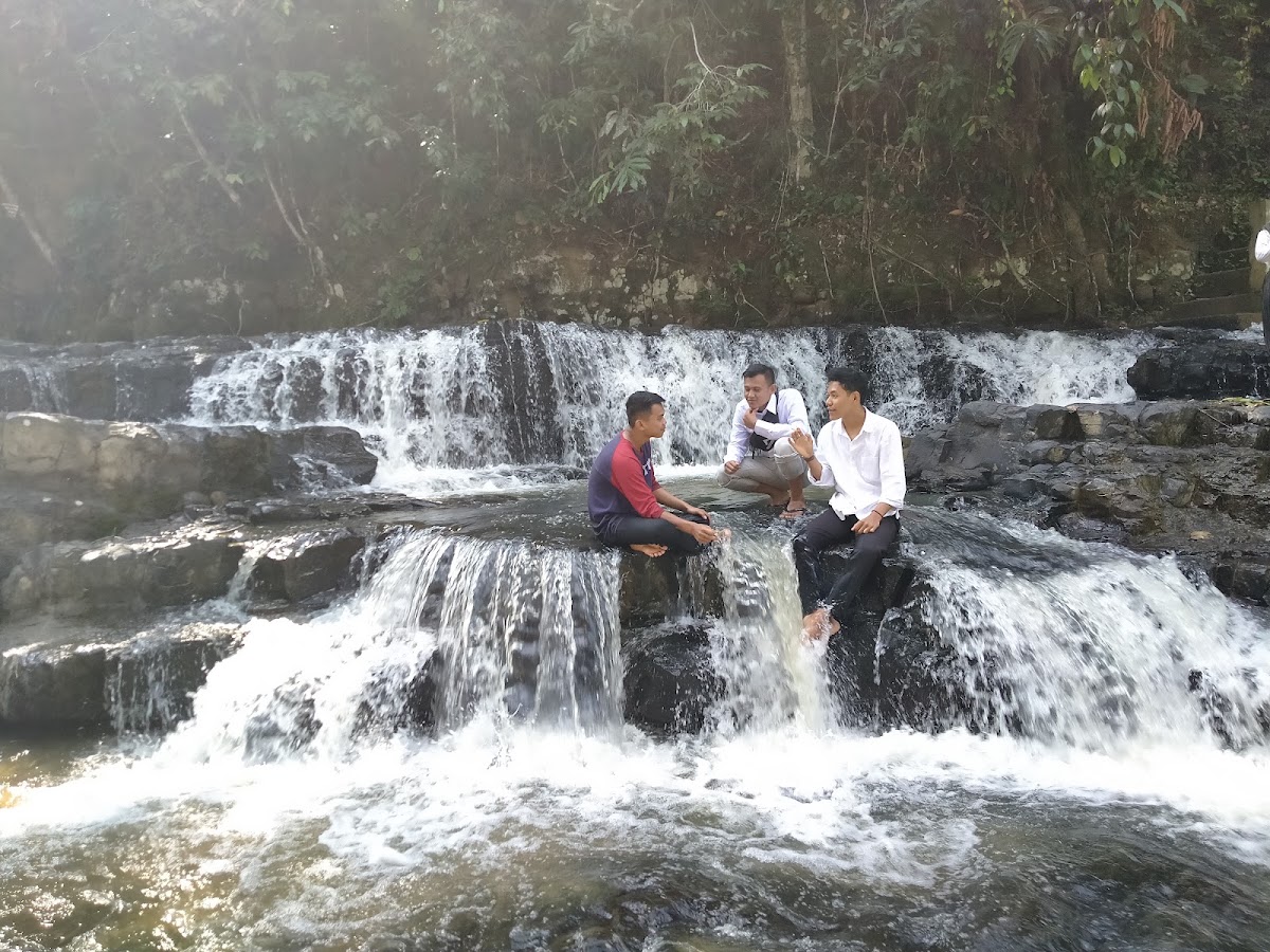 Air Terjun Muara Karing