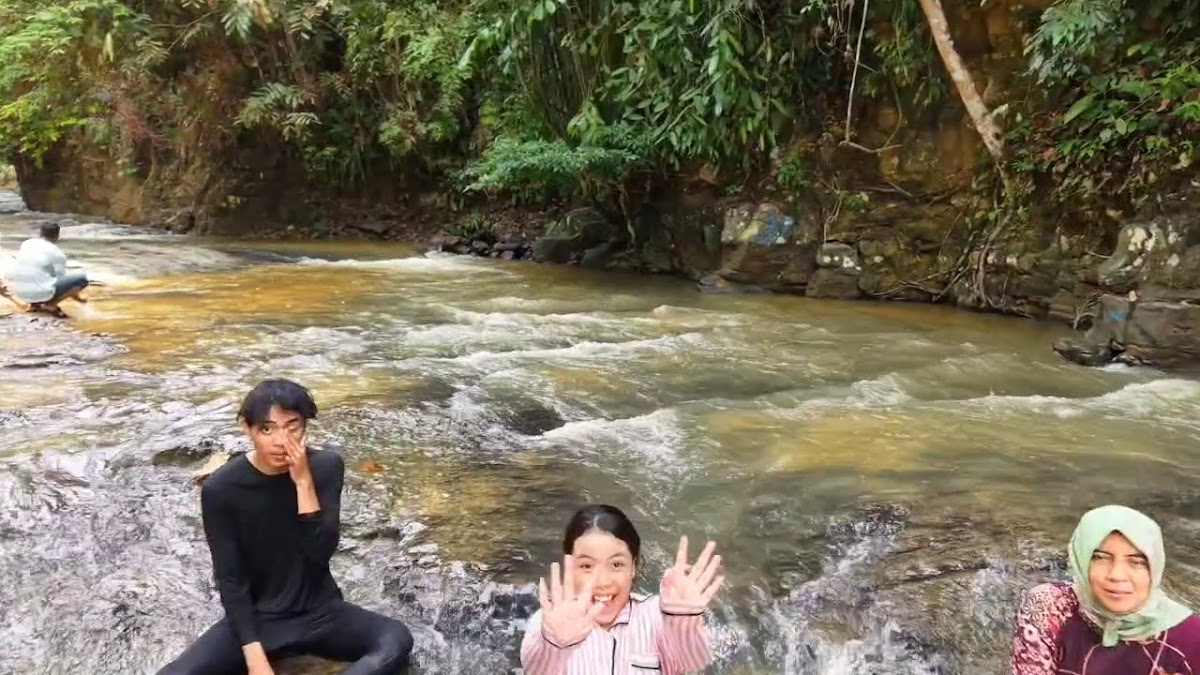 Air Terjun Muara Karing